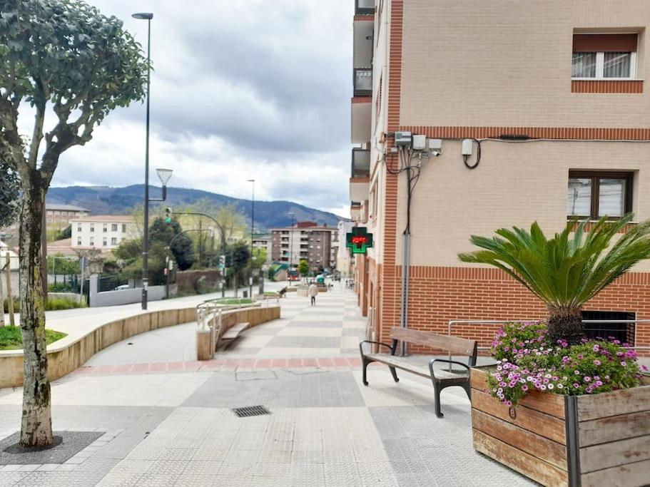 Calida Estancia Descubre La Ciudad Bilbao Exterior photo